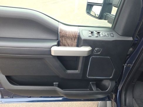 Used 2019 Ford F250 Lariat w/ Chrome Package image 16