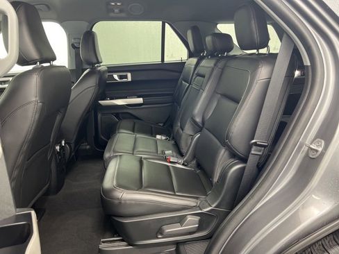 Used 2022 Ford Explorer XLT w/ Equipment Group 202A image 12