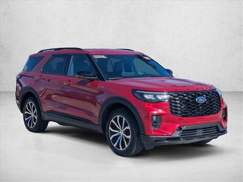 Used 2025 Ford Explorer ST-Line AWD/4WD image 3