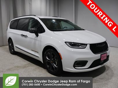 Used 2024 Chrysler Pacifica Touring-L w/ Road Tripper Package