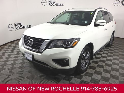Used 2019 Nissan Pathfinder SL image 1