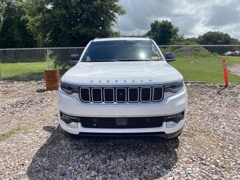Used 2023 Jeep Wagoneer 4WD w/ Convenience Group I image 2
