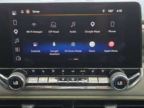 Used 2025 Chevrolet Colorado ZR2 w/ Technology Package AWD/4WD image 12