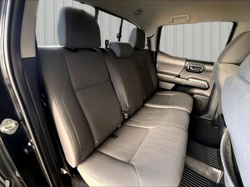 Used 2017 Toyota Tacoma SR5 w/ Tow Package AWD/4WD image 18