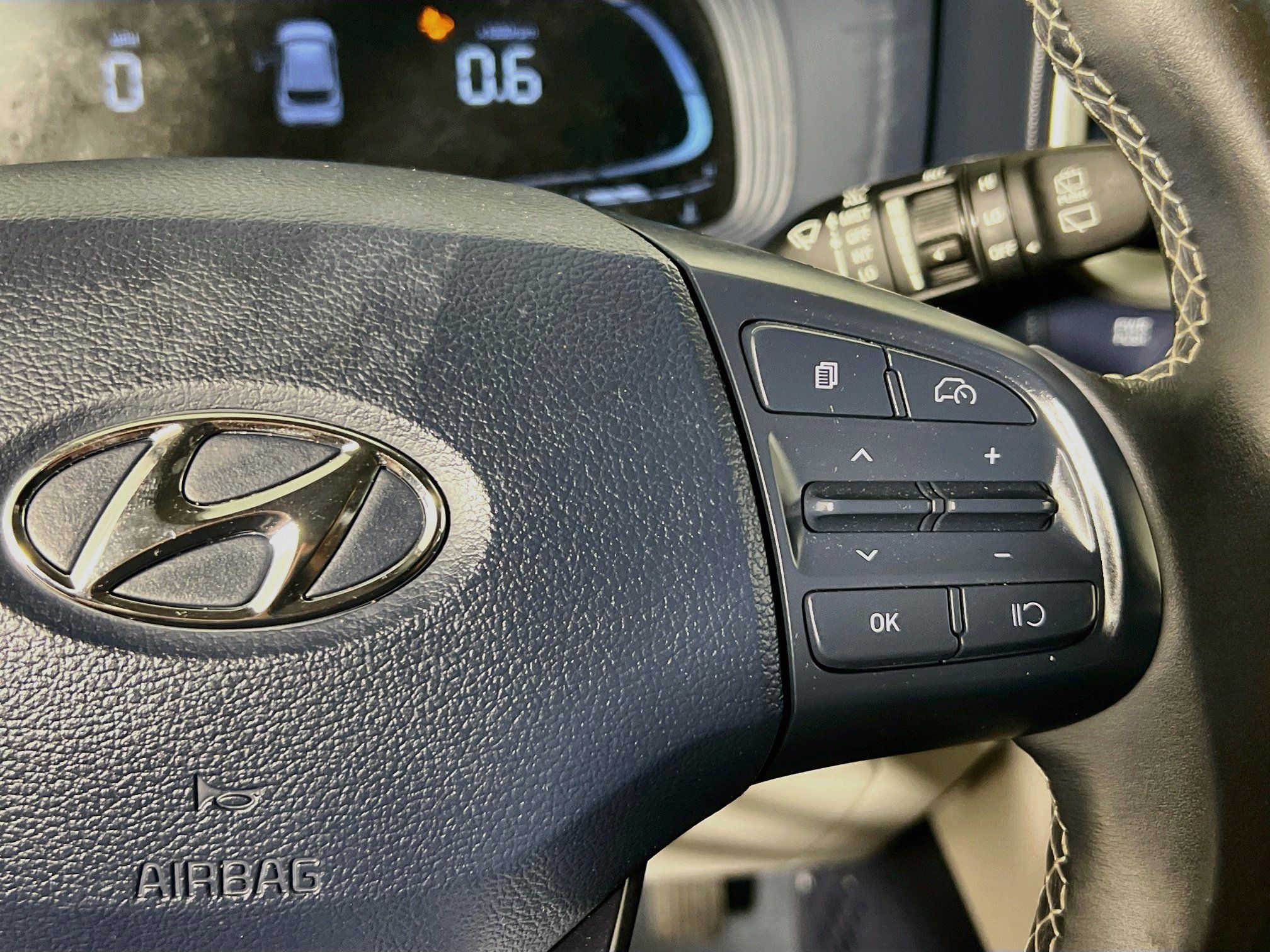 Used 2024 Hyundai Venue Limited FWD image 19