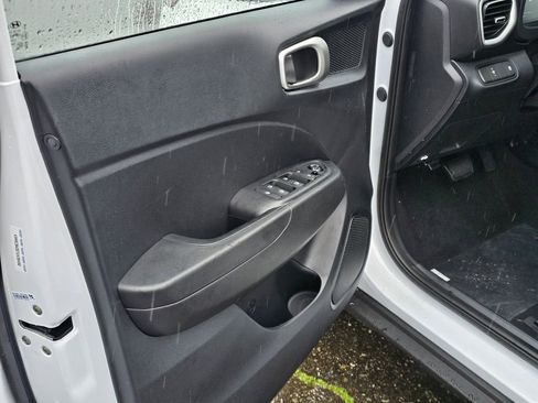 Used 2026 Hyundai Venue SEL FWD image 17