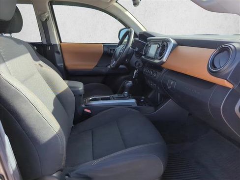 Used 2018 Toyota Tacoma SR5 image 25