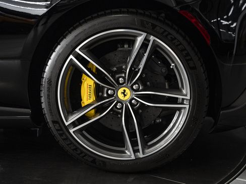 Used 2025 Ferrari Roma Spider RWD image 21