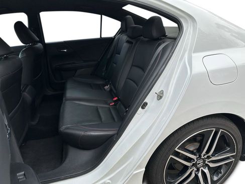 Used 2017 Honda Accord Sport Special Edition image 8
