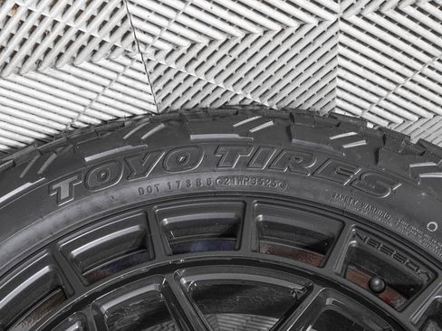 Used 2025 Lexus GX 550 image 38