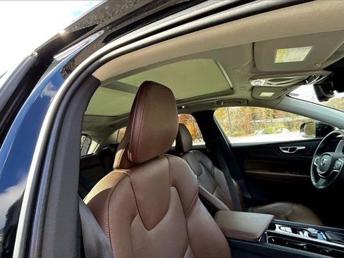 Used 2019 Volvo XC60 T6 Momentum w/ Multimedia Package image 20