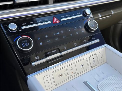 Used 2025 Hyundai Santa Fe Calligraphy image 26