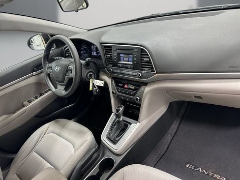 Used 2017 Hyundai Elantra SE w/ Cargo Package FWD image 16