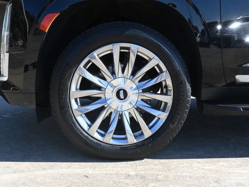 Used 2023 Cadillac Escalade Premium Luxury image 29