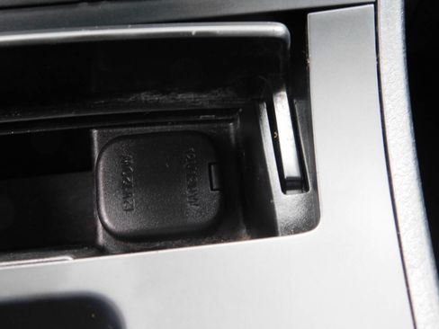 Used 2013 MAZDA MAZDA3 i Touring FWD image 12
