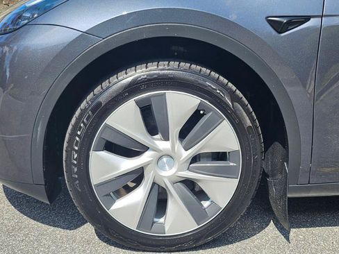 Used 2023 Tesla Model Y Long Range AWD/4WD image 18