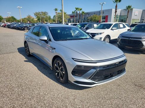 Used 2025 Hyundai Sonata SEL FWD image 2