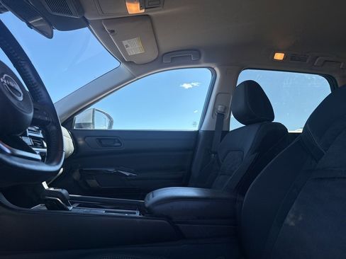 Certified 2024 Nissan Pathfinder SV image 31