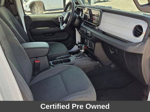 Used 2025 Jeep Wrangler Unlimited Sahara AWD/4WD image 19