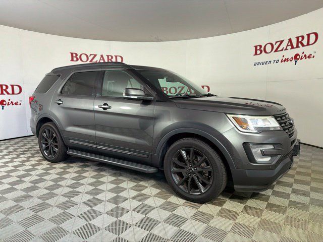 Used 2017 Ford Explorer XLT w/ Equipment Group 202A AWD/4WD image 17