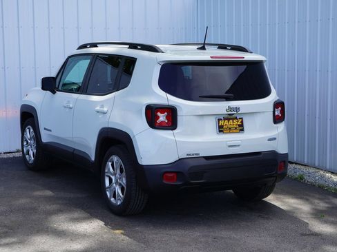 Used 2019 Jeep Renegade Latitude w/ Cold Weather Group FWD image 4