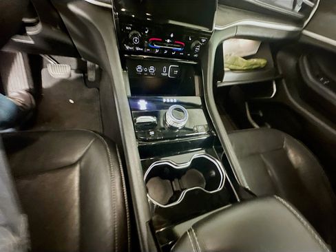 Used 2022 Jeep Grand Cherokee Limited 4xe image 25