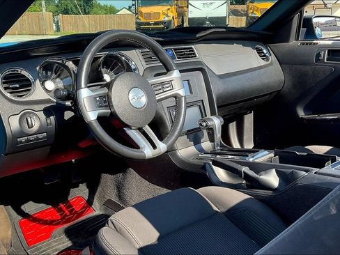 Used 2012 Ford Mustang Convertible RWD image 8