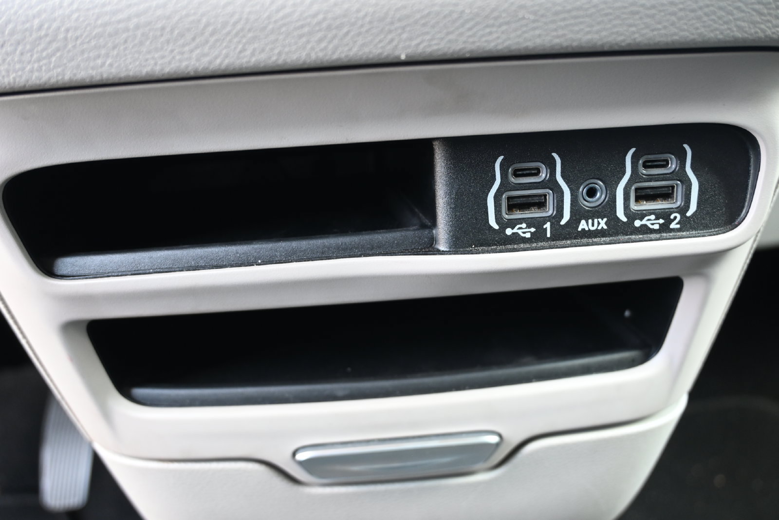 Used 2024 Chrysler Pacifica Touring-L FWD image 22