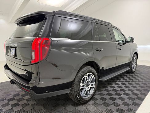 Used 2025 Ford Expedition Active AWD/4WD image 7