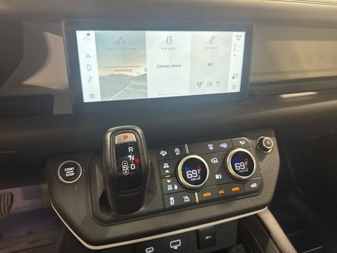 Used 2021 Land Rover Defender 110 X-Dynamic HSE AWD/4WD image 13