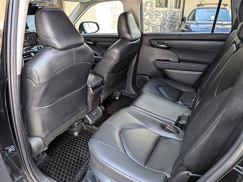 Used 2025 Toyota Highlander XLE AWD/4WD image 27