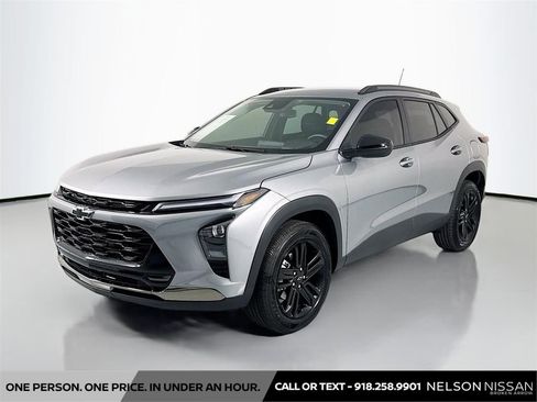 Used 2025 Chevrolet Trax ACTIV FWD image 1