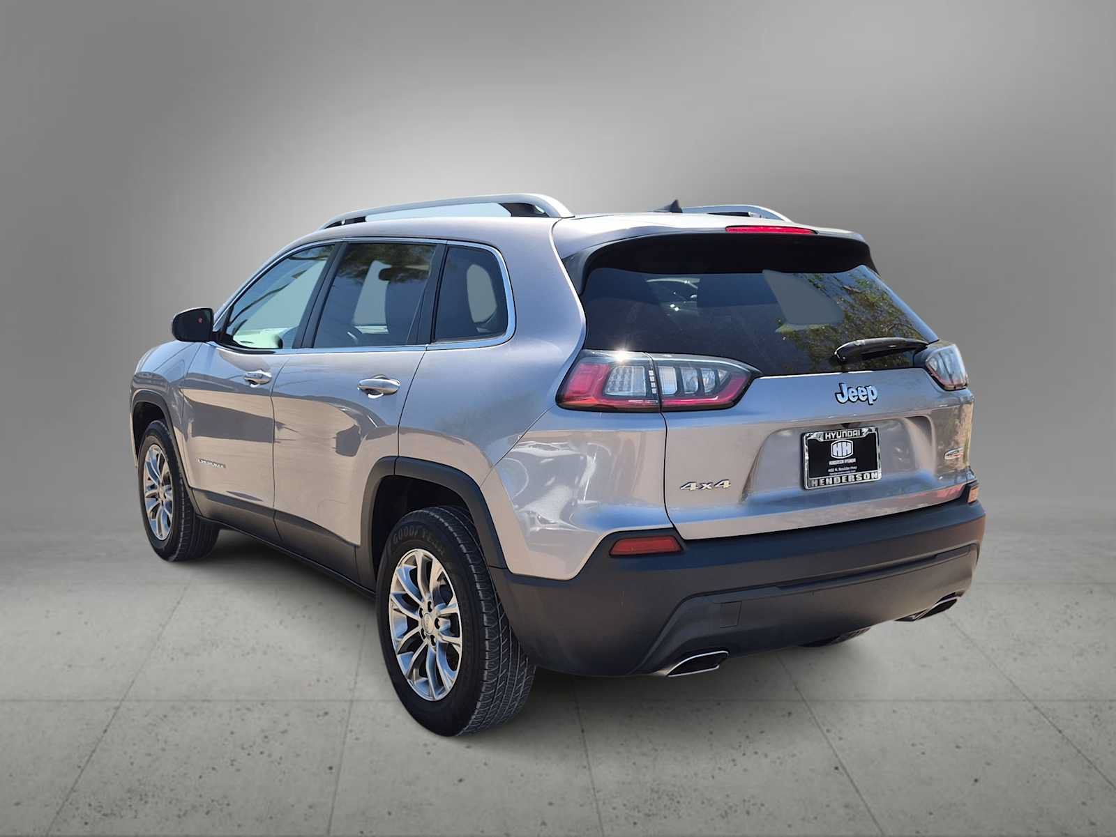 Used 2019 Jeep Cherokee Latitude Plus w/ Cold Weather Group AWD/4WD image 6