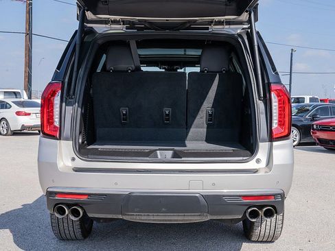 Used 2023 GMC Yukon Denali w/ Advanced Technology Package image 12