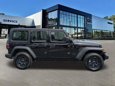 Used 2022 Jeep Wrangler Unlimited Sport AWD/4WD image 3