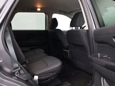 Used 2024 Nissan Pathfinder SV FWD image 18