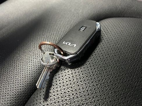 Used 2025 Kia Sportage EX AWD/4WD image 34