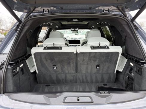 Used 2023 BMW X7 xDrive40i w/ Executive Package image 9