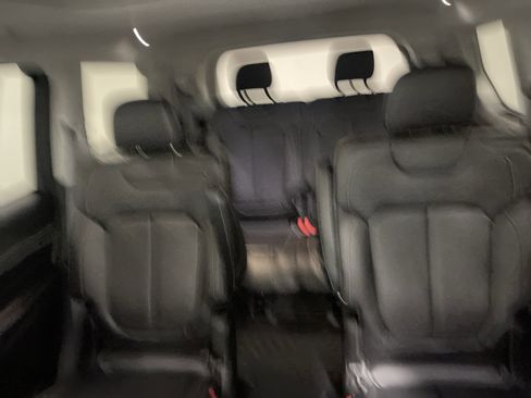 Used 2022 Jeep Grand Cherokee L Limited image 11