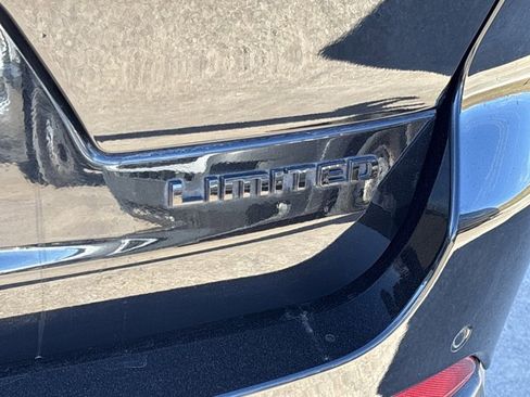 Used 2024 Jeep Grand Cherokee L Limited w/ Luxury Tech Group II image 5