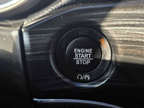 Used 2022 Jeep Grand Cherokee Limited image 35