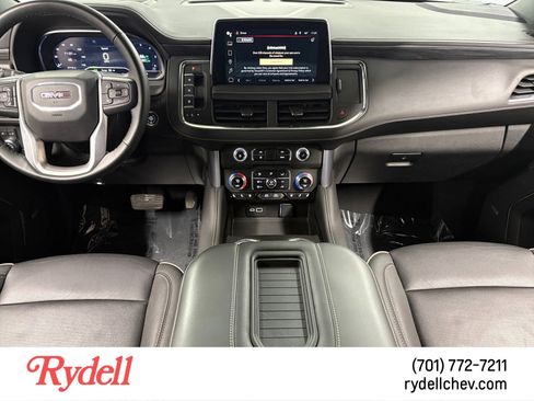 Used 2024 GMC Yukon SLT w/ SLT Luxury Package image 12