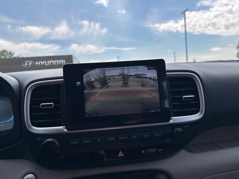 Used 2025 Hyundai Venue Limited FWD image 53