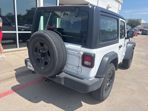 Used 2022 Jeep Wrangler Sport AWD/4WD image 5