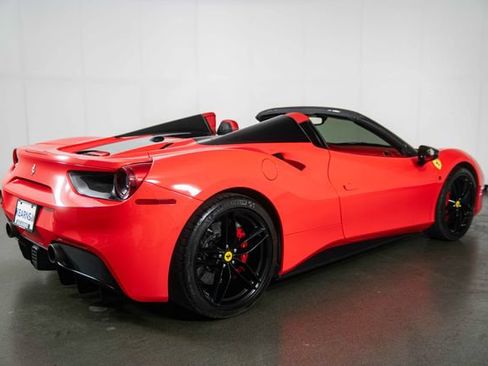 Used 2018 Ferrari 488 Spider RWD image 8