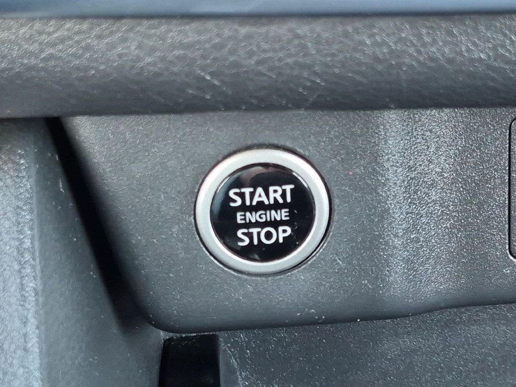 Used 2023 Nissan Rogue SV AWD/4WD image 16
