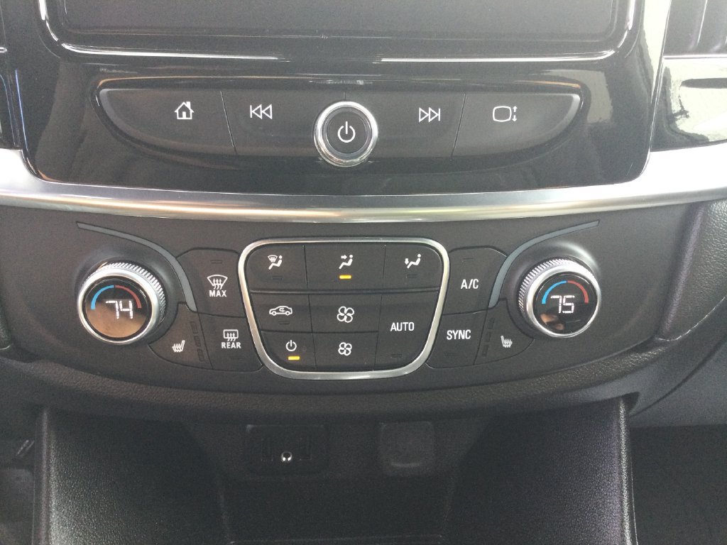 Used 2023 Chevrolet Traverse LT FWD image 23