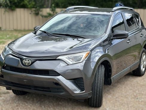 Used 2017 Toyota RAV4 LE FWD image 30