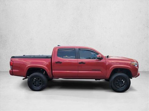 Used 2016 Toyota Tacoma TRD Sport w/ Towing Package AWD/4WD image 4