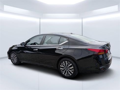 Used 2023 Nissan Altima 2.5 SV image 5